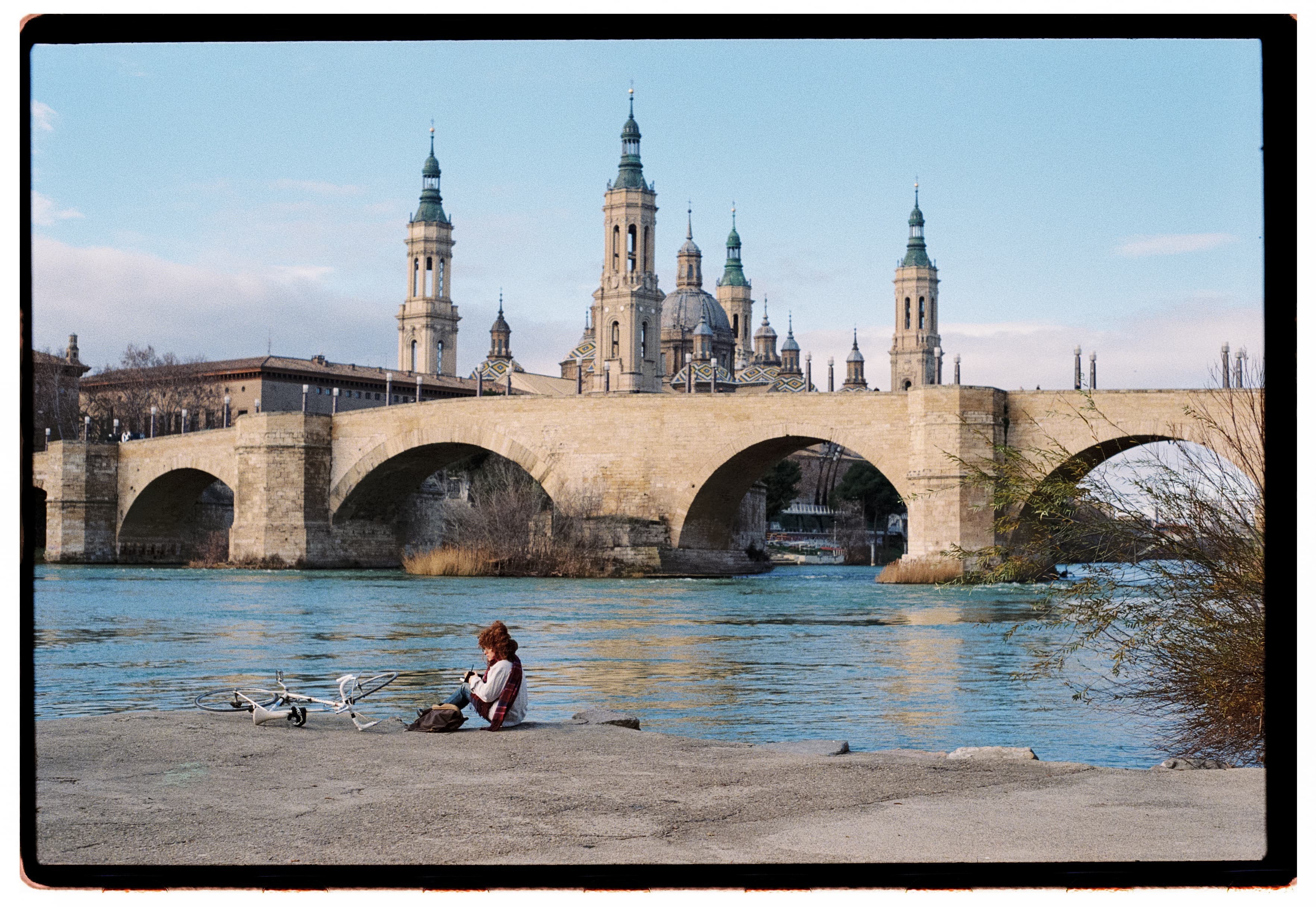 El Festival Eszena combina el futuro y la élite del cine aragonés en "Lola: Mi Primera Publicidad"